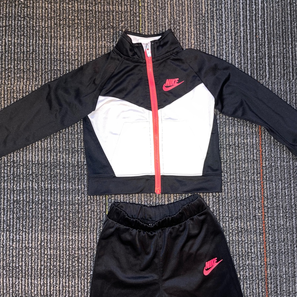 Toddler girl Nike sweatsuit size 24 months